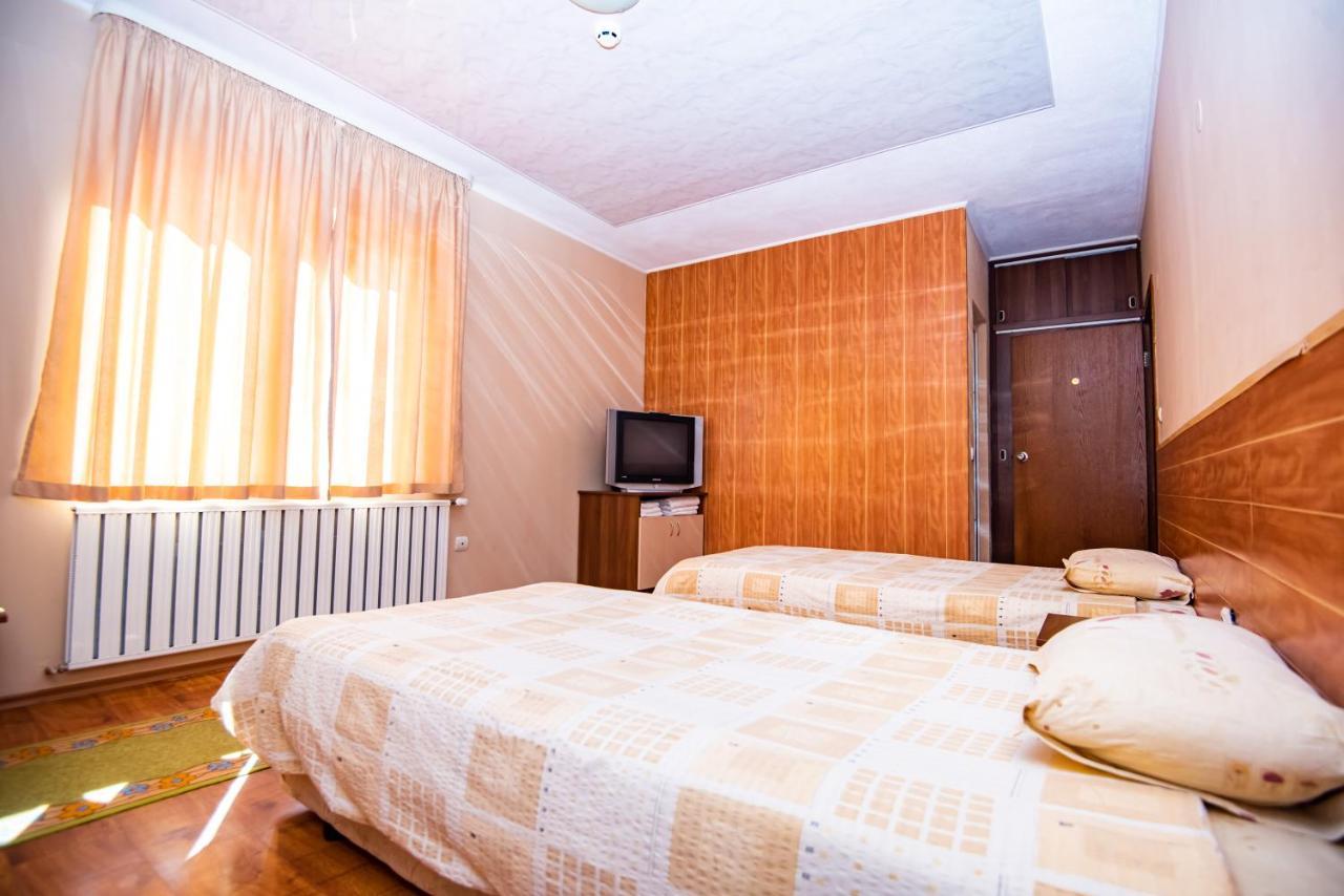 Семеен Хотел Надежда Razlog Extérieur photo