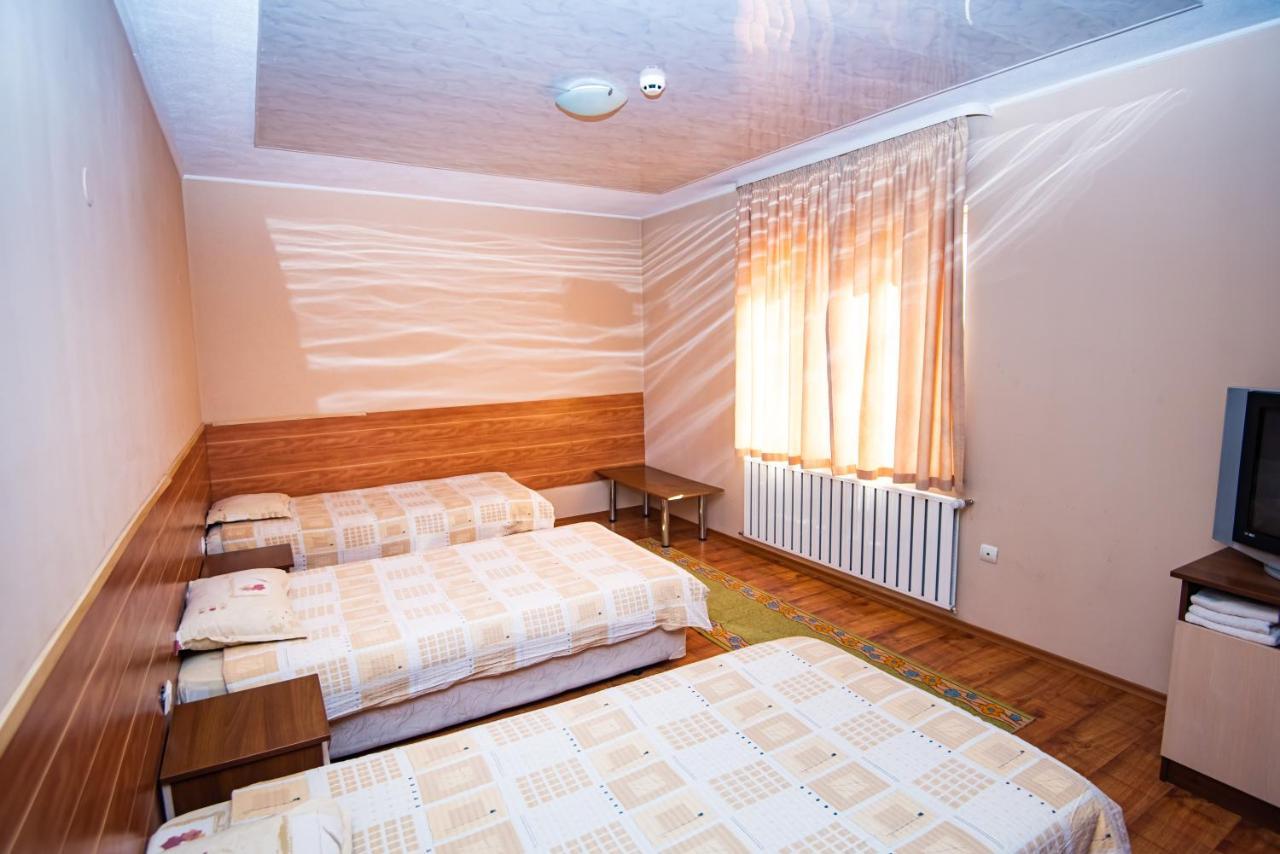 Семеен Хотел Надежда Razlog Extérieur photo