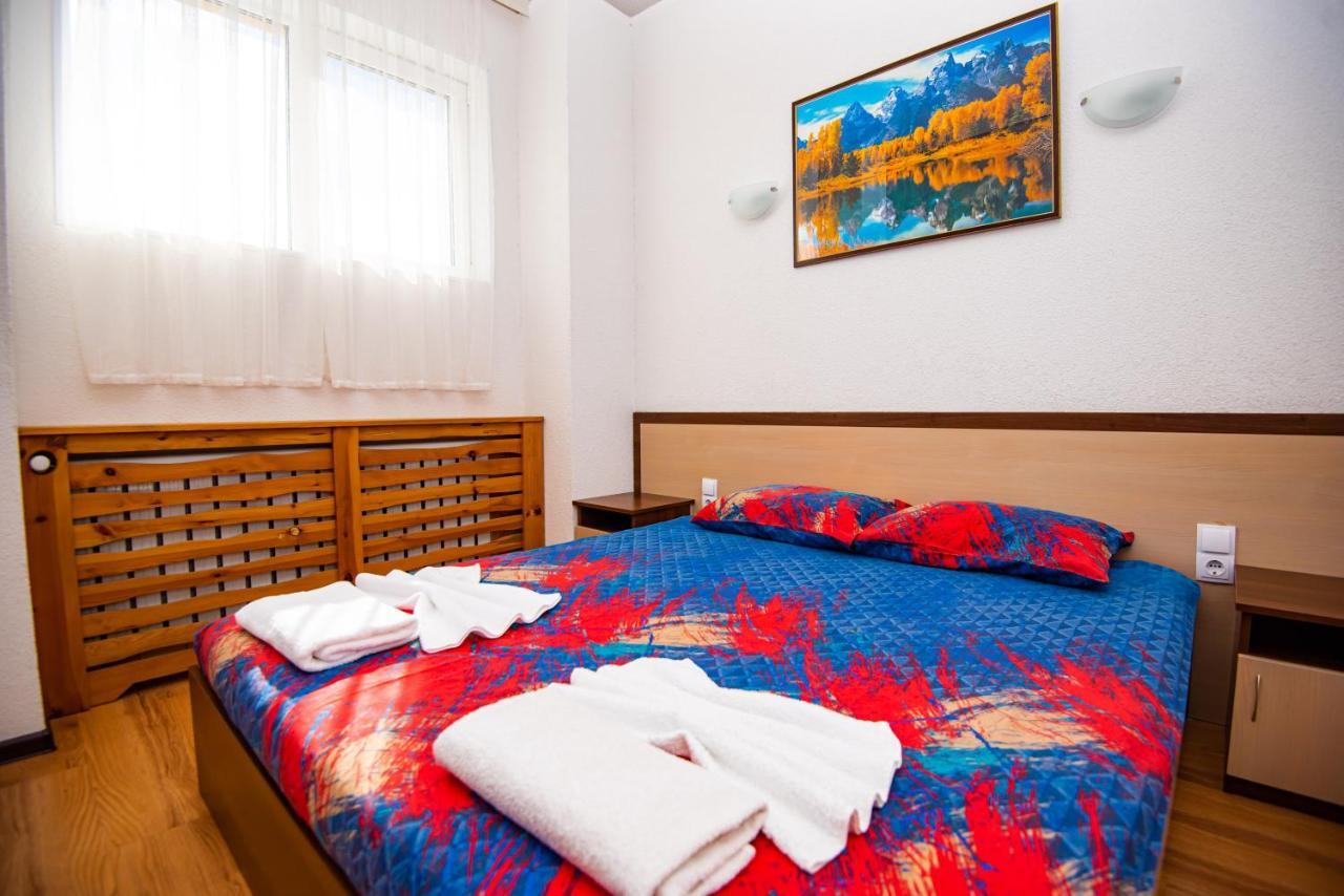 Семеен Хотел Надежда Razlog Extérieur photo