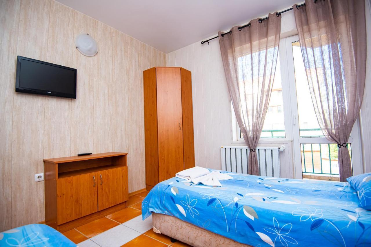 Семеен Хотел Надежда Razlog Extérieur photo