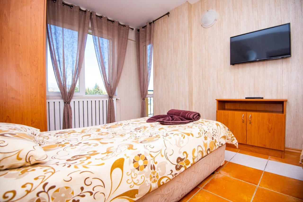 Семеен Хотел Надежда Razlog Extérieur photo