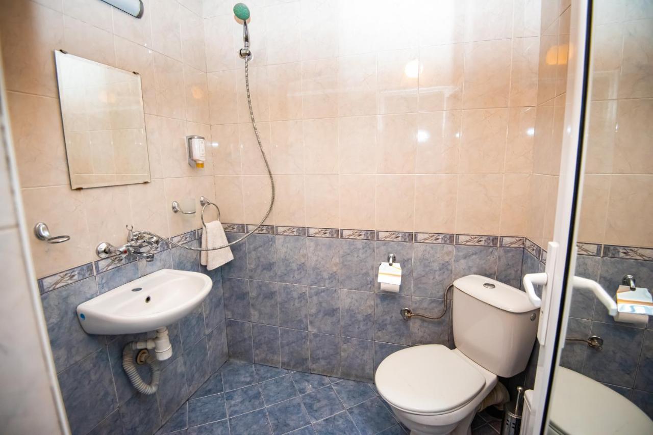 Семеен Хотел Надежда Razlog Extérieur photo
