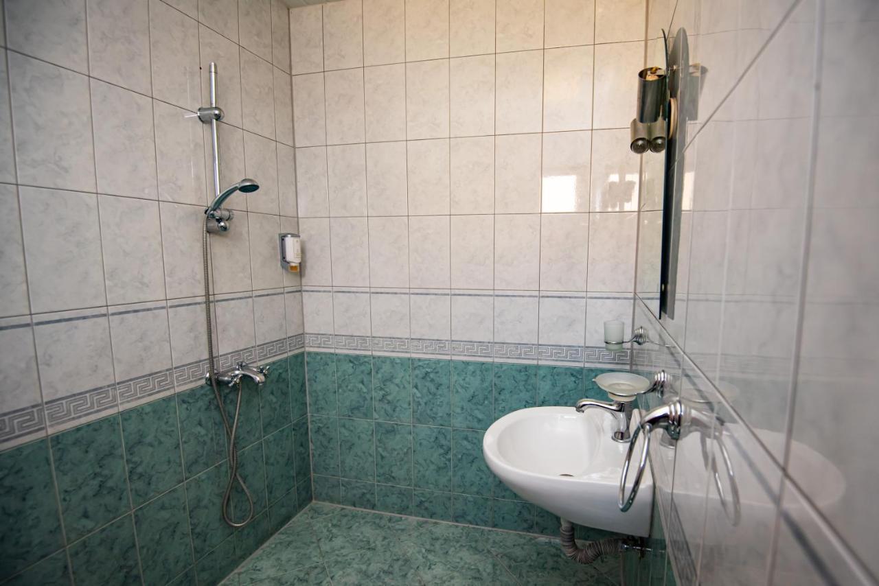 Семеен Хотел Надежда Razlog Extérieur photo